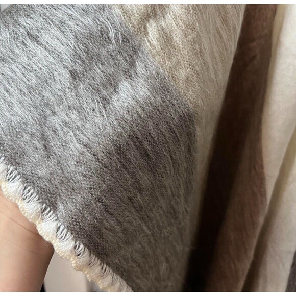Ecuadorian Soft Neutral Color Fur Poncho One Size Brown Grey Cream NWOT - Picture 3 of 4